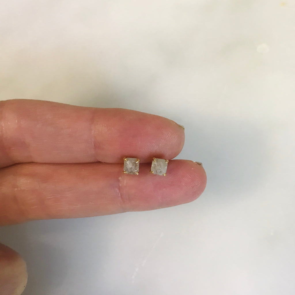 pale gray celadon diamond in 18k gold