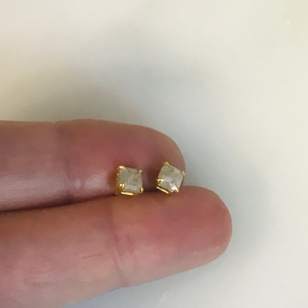 pale gray celadon diamond in 18k gold