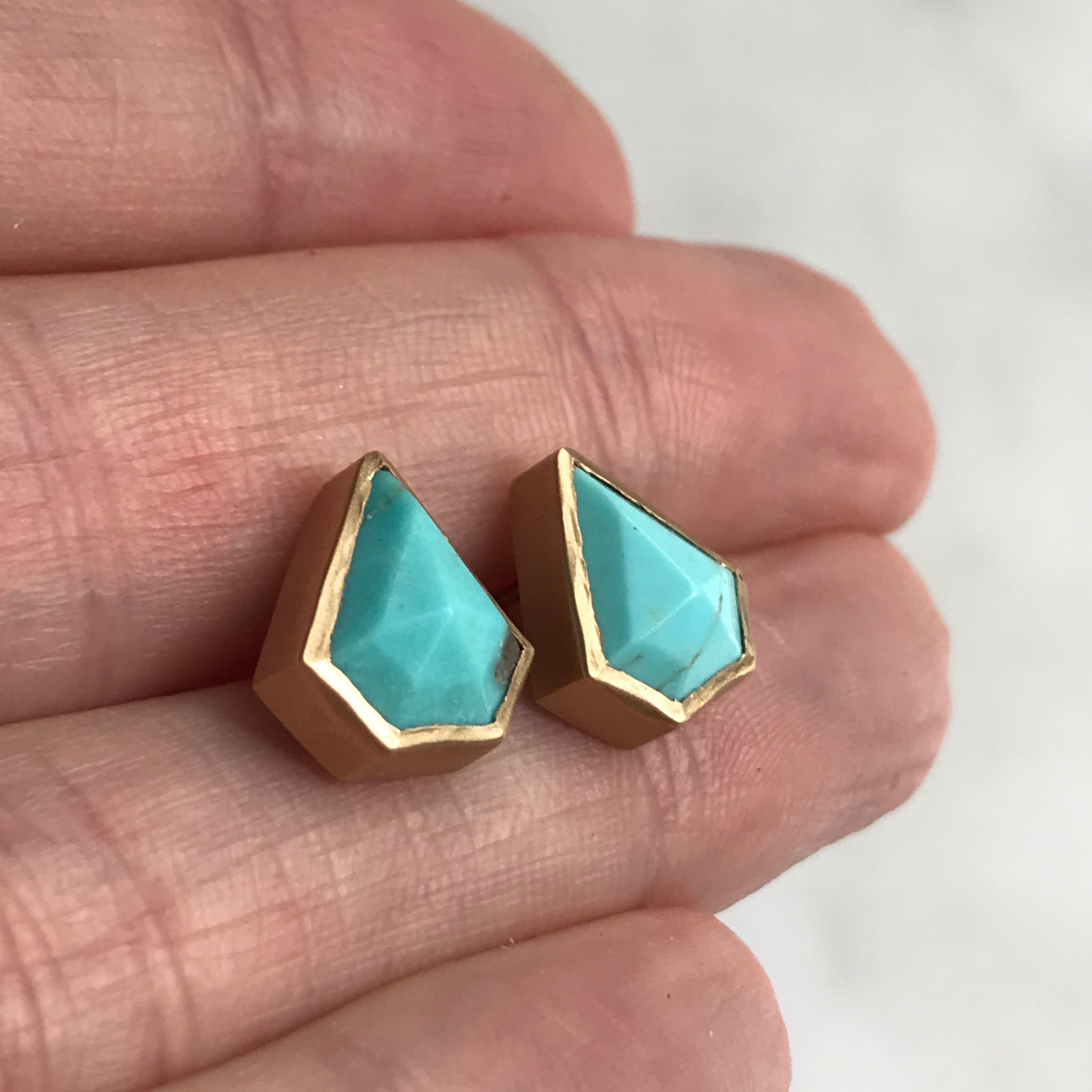 14k royston usa turquoise arrow studs