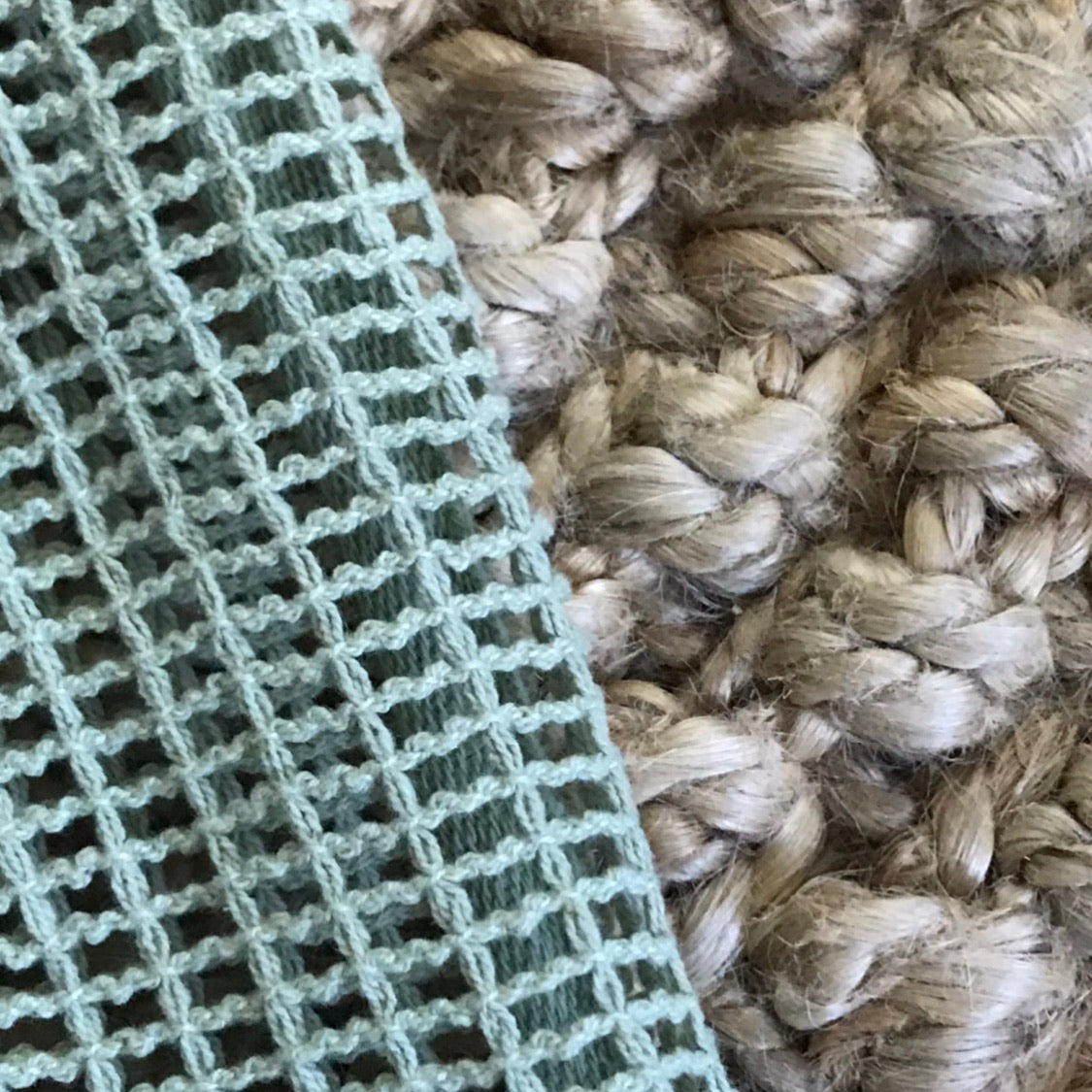 cotton mesh bag with wooden beaded handle
