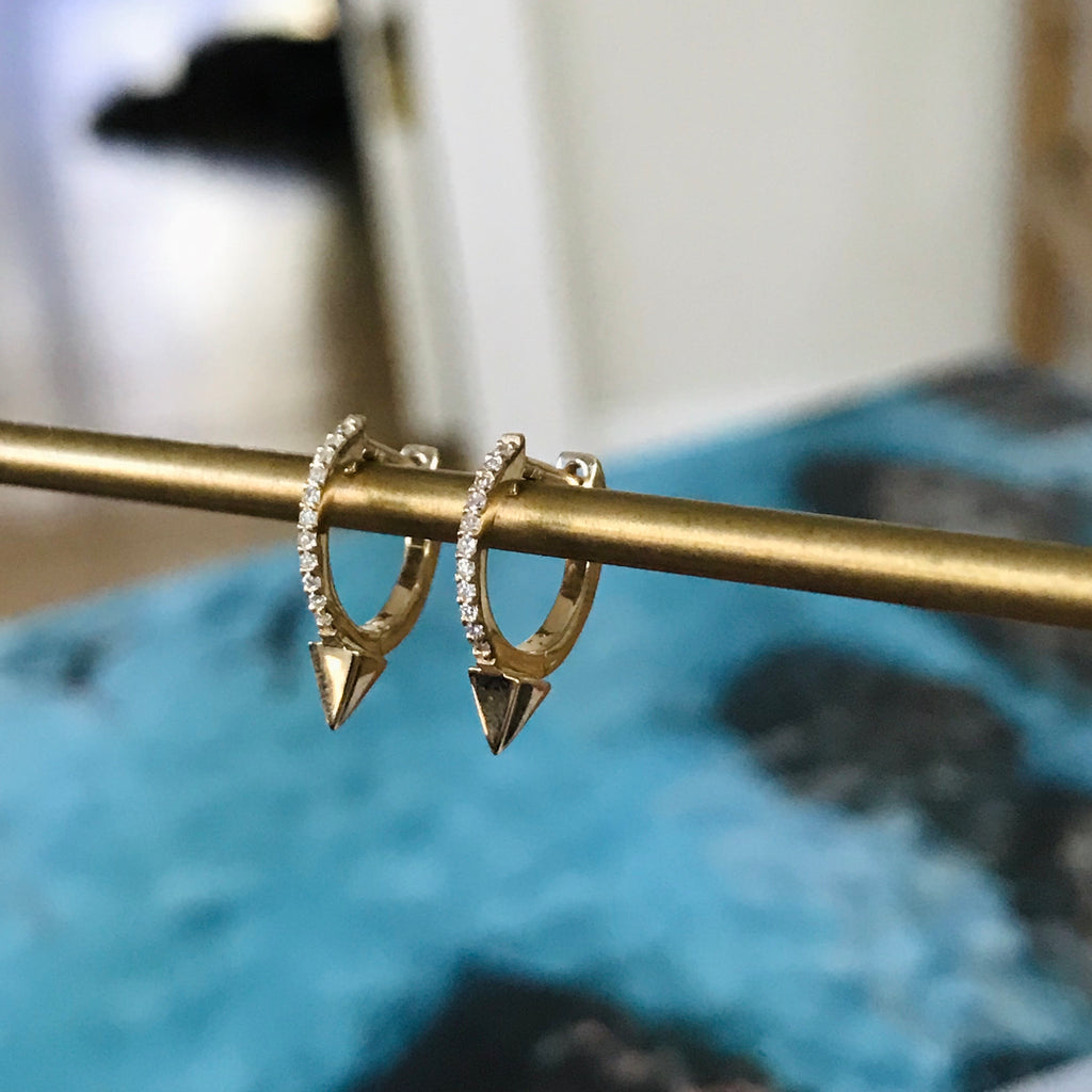 diamond spike huggie (single) 14k