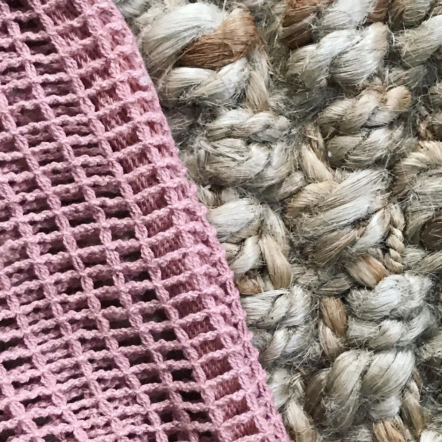 cotton mesh bag with wooden beaded handle