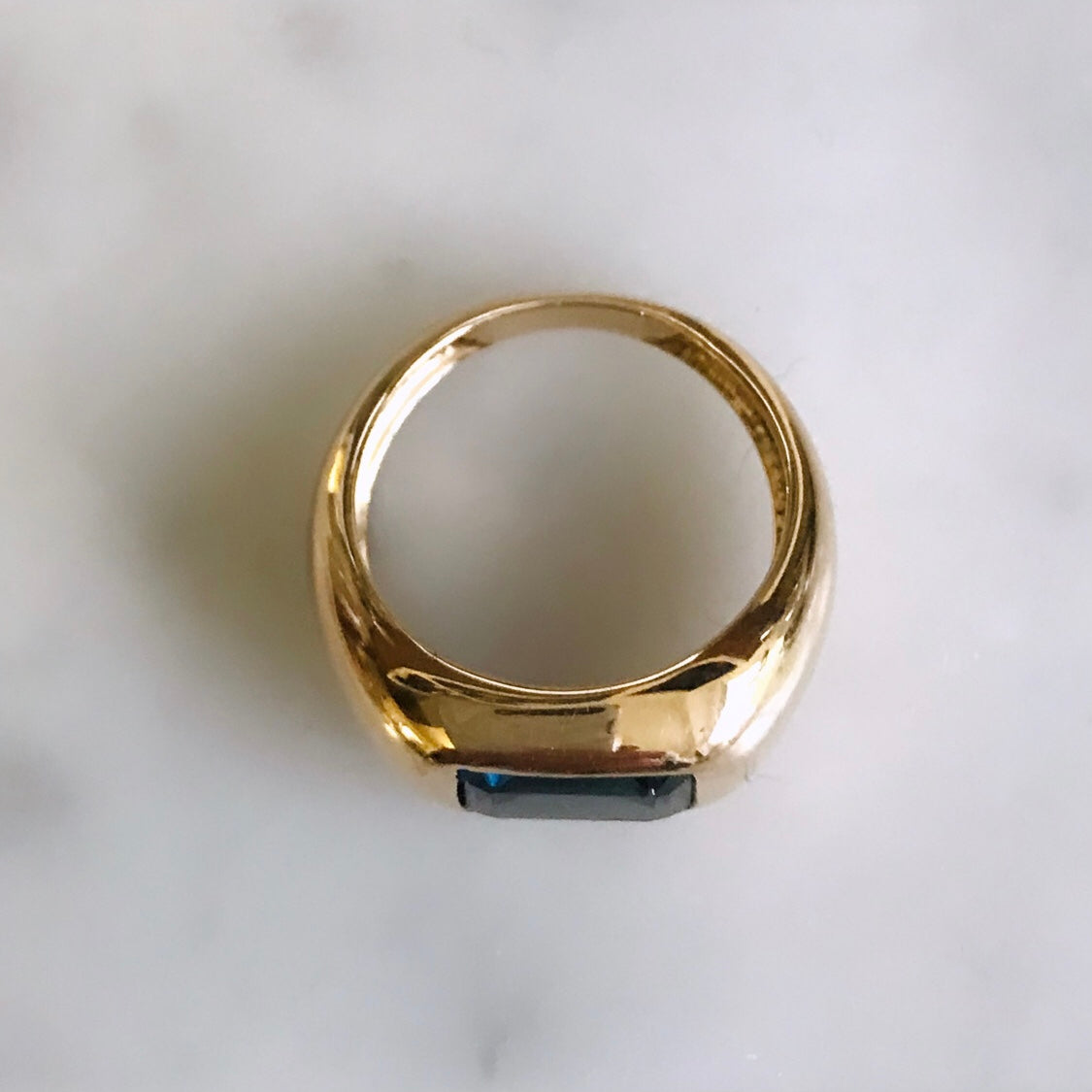 london blue topaz ring set in 14k gold. size 7
